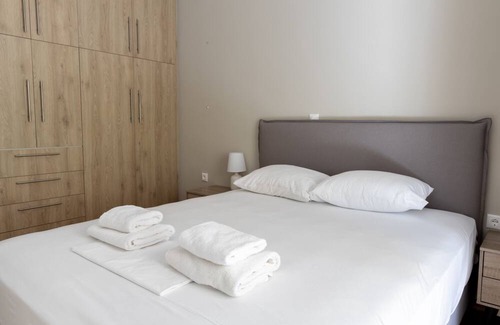 Alimos Apartment | Fresh Beach House for 4