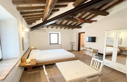 Limiti Villa | Spello By The Pool - Sleeps 11 - Fabulous Villa + Pool. All Exclusively Yours