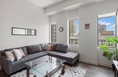 Downtown Kansas City Apartment | ✪ 20th Floor Views Beautiful Modern 1 bed ✪