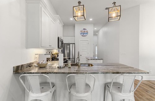 Bay Point Vista Cottage | Blue Ono Cottage w Hot Tub Near the Beach, 3 bedrms, 2 bathrms, Parking On Site