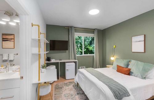 Minor House | Kurt's Sweet Suite - 84 Walkscore!!