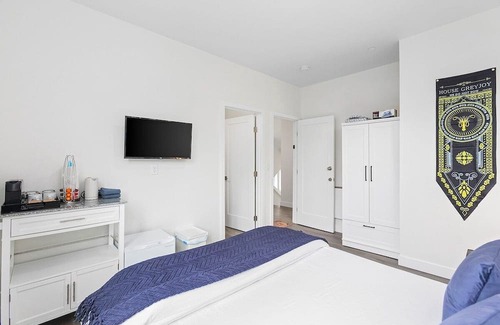 Capitol Hill Apartment | The Seattle Kraken Sweet Suite