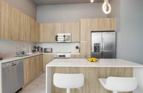 Northeast Miami Condo | Brand-new Huge unit with pool and free parking