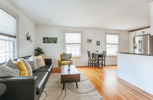 Staunton House | Green on New - Central Location and Staunton Charm