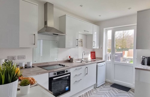 Southampton Apartment | Juniper Upstairs Apartment Sleeps 9