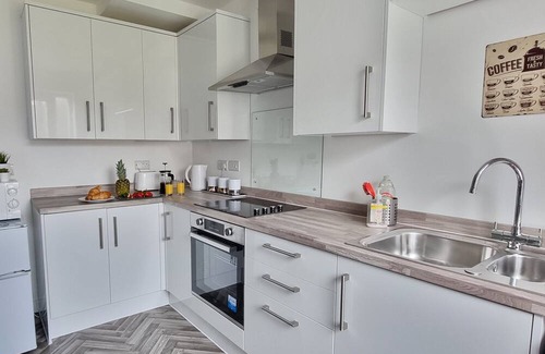 Southampton Apartment | Juniper Upstairs Apartment Sleeps 9