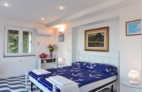Castellabate Apartment | 5 minutes from the historic village center with a fantastic sea view