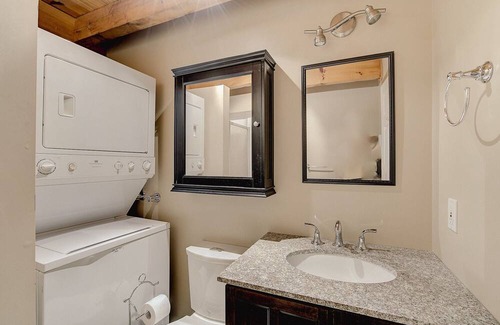 Baie-St-Paul Apartment | Cute Apt with Views with Fireplace, 10 min Massif