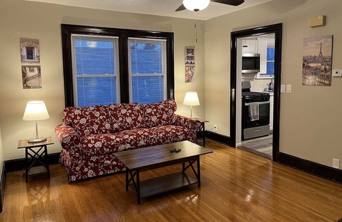 Norwood House | Hunter #2, Private One Bed near Xavier & Downtown