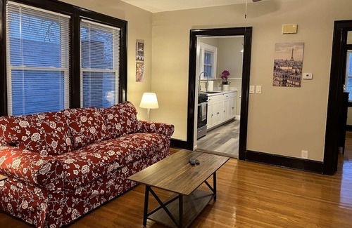 Norwood House | Hunter #2, Private One Bed near Xavier & Downtown