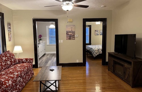 Norwood House | Hunter #2, Private One Bed near Xavier & Downtown