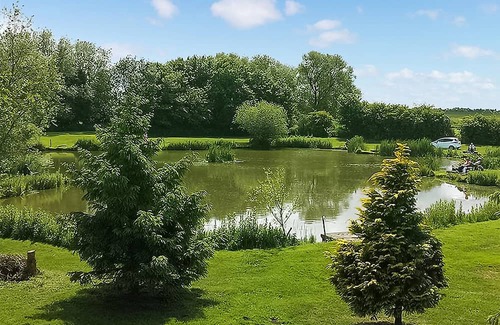 Louth Cottage | A great fisherman’s retreat, with two well stocked lakes, in a quiet location.