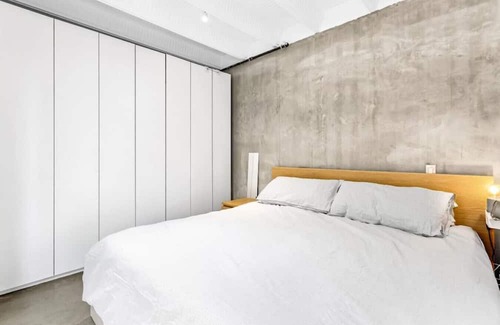 Chinatown Apartment | The Zen Loft: Shared Rooftop Bliss with City Views