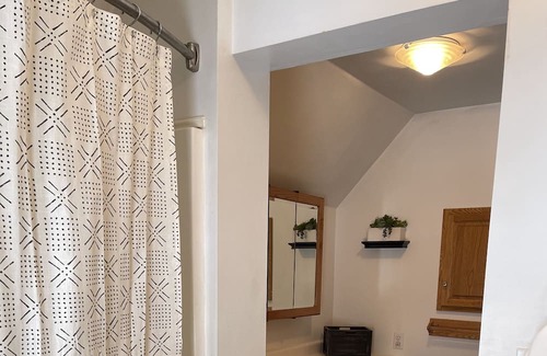 Midway House | SPACIOUS ONE BEDROOM IN HAMLINE-MIDWAY AREA