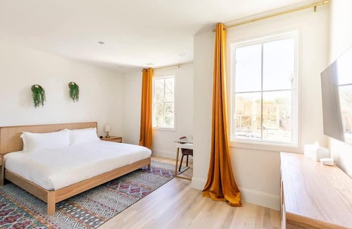 Dallas House | Chateau Lux Summary: