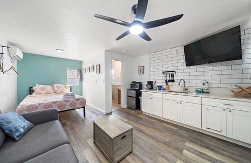 San Jacinto Apartment | Coastal Cottage Unit 2|BeachBox|Walk to Beach!