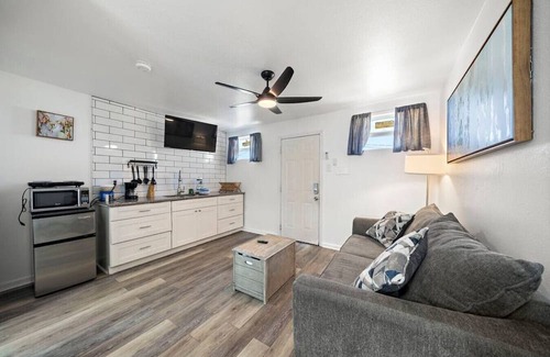 San Jacinto Apartment | Coastal Cottage Unit 2|BeachBox|Walk to Beach!