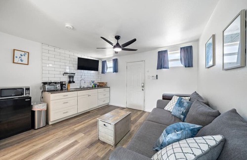 San Jacinto Apartment | Coastal Cottage Unit 4|BeachBox|Walk to Beach!