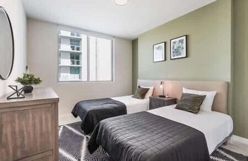 Northeast Miami Condo | Design Flat/pool/parking/gym