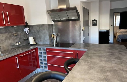 Le Grau-Du-Roi Apartment | Beautiful Quality Apartment 5 Sleeps Boucanet, Parking