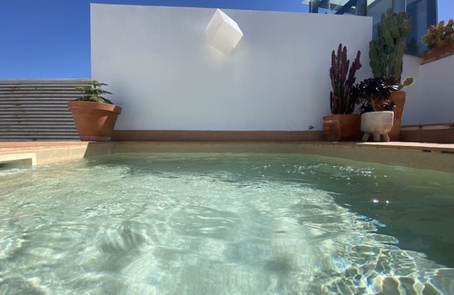 Encarnacion-Regina House | House with pool in the historic center of Seville.