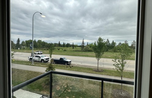 Southwest Edmonton Apartment | Facing Beautiful Golf Course Serene Environment 25 min Airport , with central AC