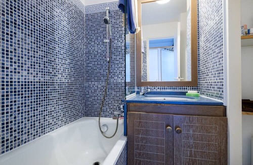 Le Dramont Apartment | Apartment "Vue Île d'Or" with Sea View & Shared Pool