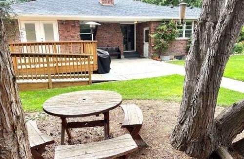 Meridian House | 1950's Brick House. Tons of character. Minutes from downtown Meridian.