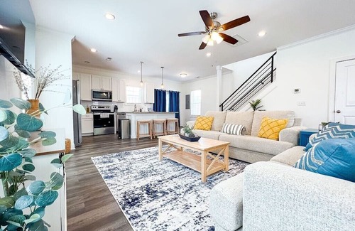Wilmington House | Dual Homes, 8 Beds: A Double Delight in Wilmington!