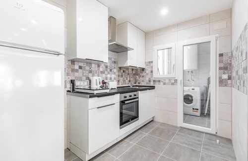 Torrevieja Apartment | Apartment 'Blanco' with Balcony, Wi-Fi and Air Conditioning