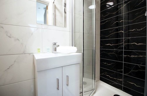 Splott Apartment | Contemporary & Chic Studio No6 -CoHost Collections