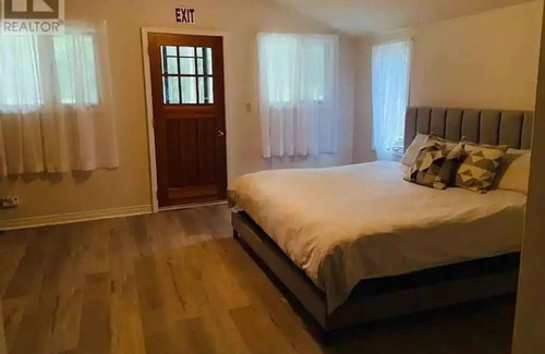 Tobermory Cottage | Escape to serenity: Discover our idyllic Downtown Cottage Rentals