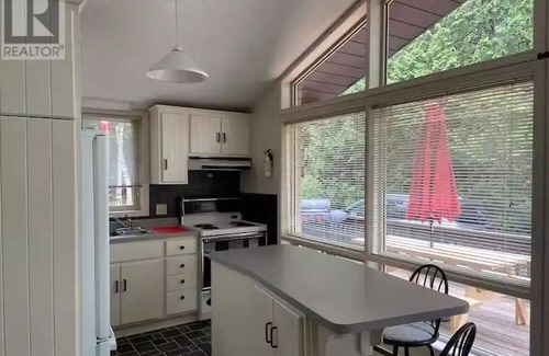 Tobermory Cottage | Escape to serenity: Discover our idyllic Downtown Cottage Rentals