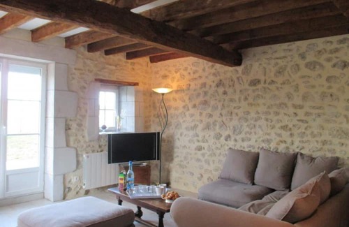 Saint-Priest-d'Andelot Cottage | Gite Saint-Priest-d'Andelot, 1 bedroom, 2 persons