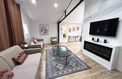 Quartier de la Porte-Saint-Denis Apartment | Urban Flat 161 - Sublime 4BDR Luxury Flat in Paris