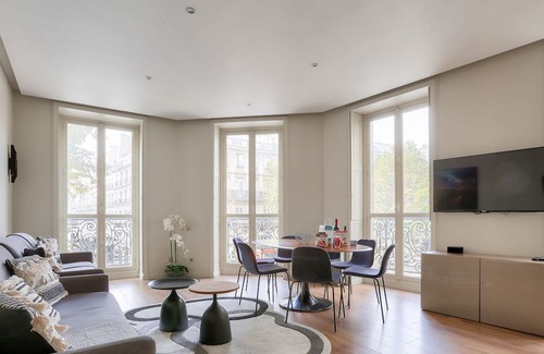 Strasbourg -Saint-Denis Apartment | Urban Flat 60 - Sublime 3BDR Parisian Flat in Paris