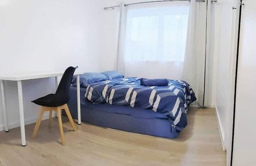 Oak Park House | {Promo!} Next to Train Station, FREE WIFI!