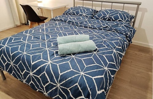 Oak Park House | {Promo!} Next to Train Station, FREE WIFI!