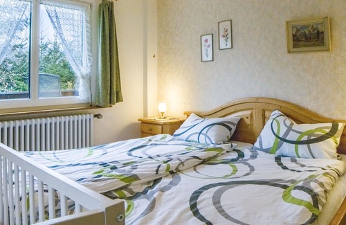 Hinterzarten Apartment | Holiday Apartment 'Ferienwohnung Süd Gästehaus Lickert' with Mountain View, Terrace & Wi-Fi