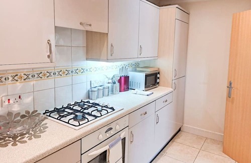 Wimbledon Apartment | Wimbledon Apartment - Fantastic One Bedroom Apartment in the centre of Wimbledon with free parking!
