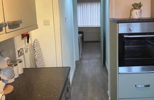 Gateshead House | Cheerful 3 bdrm ideal for contractors-own parking