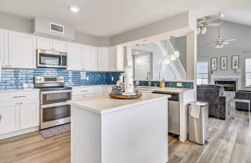 Galveston House | Beachfront Envy Home Sleeps 16