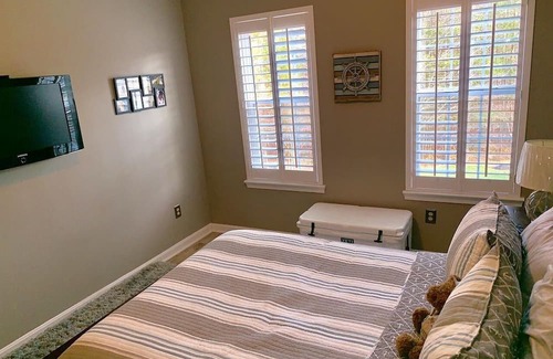 Essex Condo | Cozy, clean, peaceful and modern condo in safe area. Come lay back & Relax!