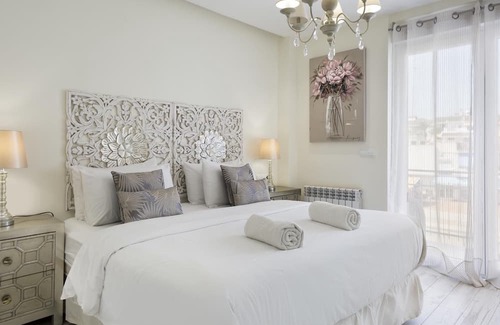 Sitges Town Center Apartment | Sitges Centre Mediterranean Apartments-5 bed/4 bath/Jacuzzi-Sleeps up to 11