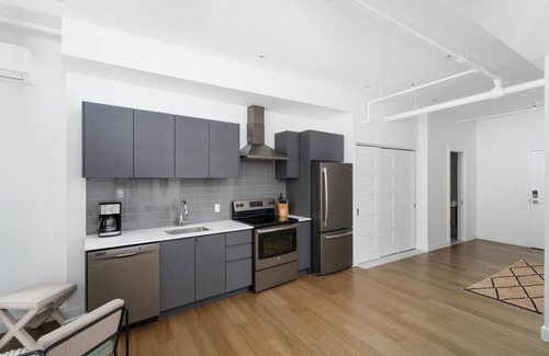 International District Apartment | BAKAN - Gem in the city : MODERN 2BD in Old/DT