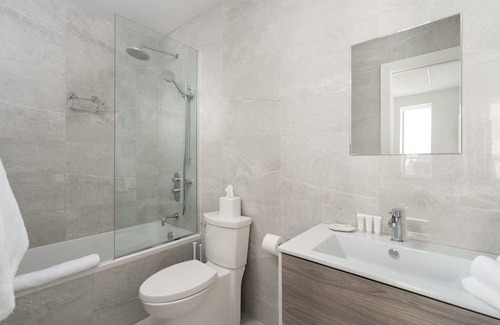 International District Apartment | BAKAN - Gem in the city : MODERN 2BD in Old/DT