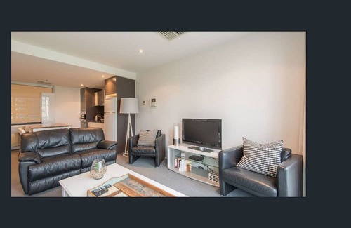 Glenelg Condo | Glenelg getaway - Liberty Luxury