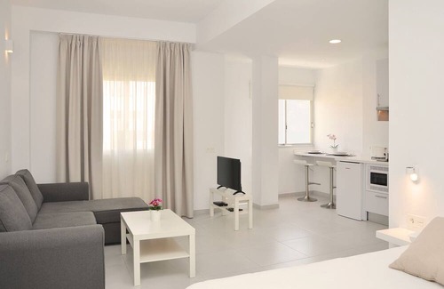 Santa Cruz de Tenerife Apartment | 30m2 distributed in cozy open and bright spaces.