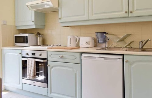 Verwood House | Cosy annexe, 4 person, nearby to beach and forests