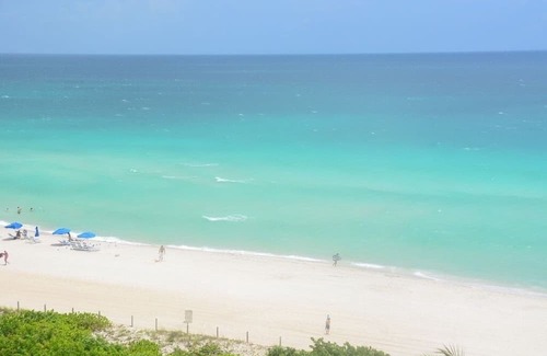 Seybold Apartment | Awesome studio bay view direct beach access